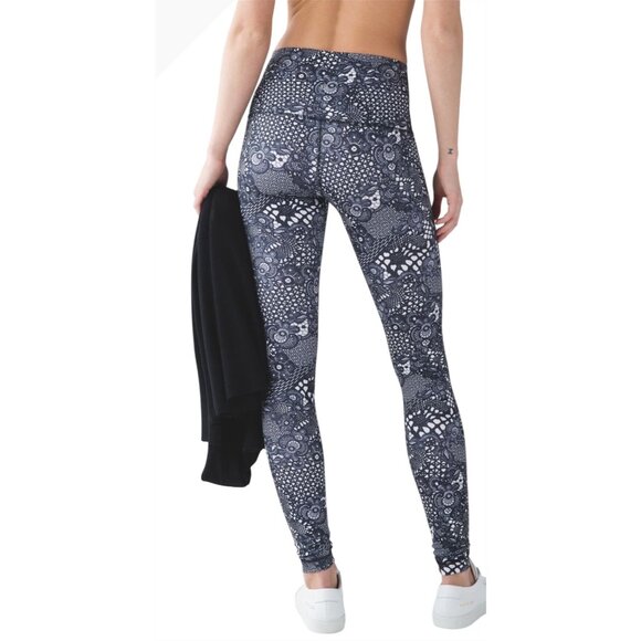 Lululemon Wunder Under Crop III Pretty Lace White Black Sz 4 Moisture Wicking - Picture 3 of 11